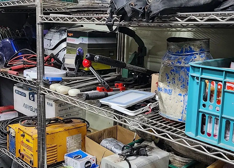 경기 안성시 공도읍 경기의왕 오피스가벽해체 당일폐기물반출 현장 사진 1